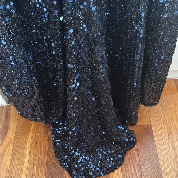 NWT | Mac Duggal 26331 Midnight Blue Cowl Back Sequined Evening Gown Size 8 - Picture 11 of 11